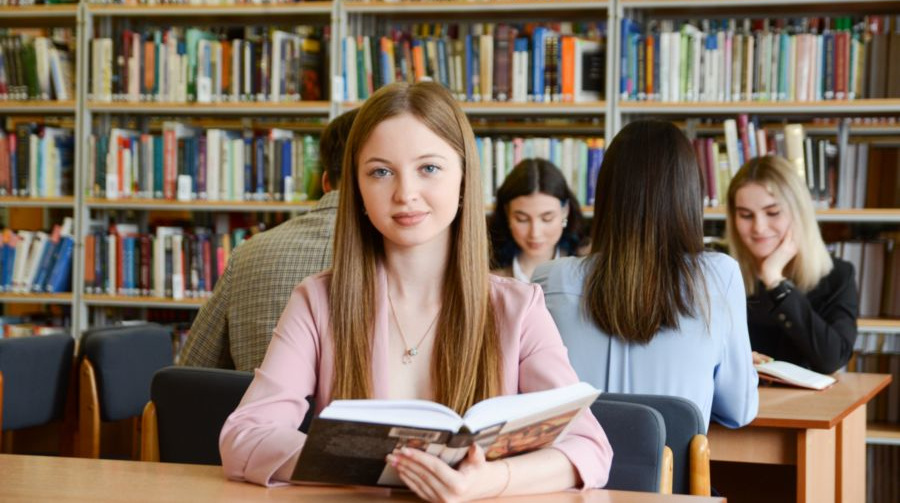 Юбилейное посвящение в историки прошло в ИМГСН